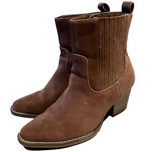 Light brown heeled booties by Universal Threads women Size 8